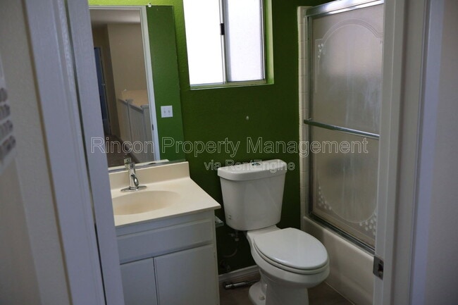 Building Photo - 225 Cinnamon Oak Ave