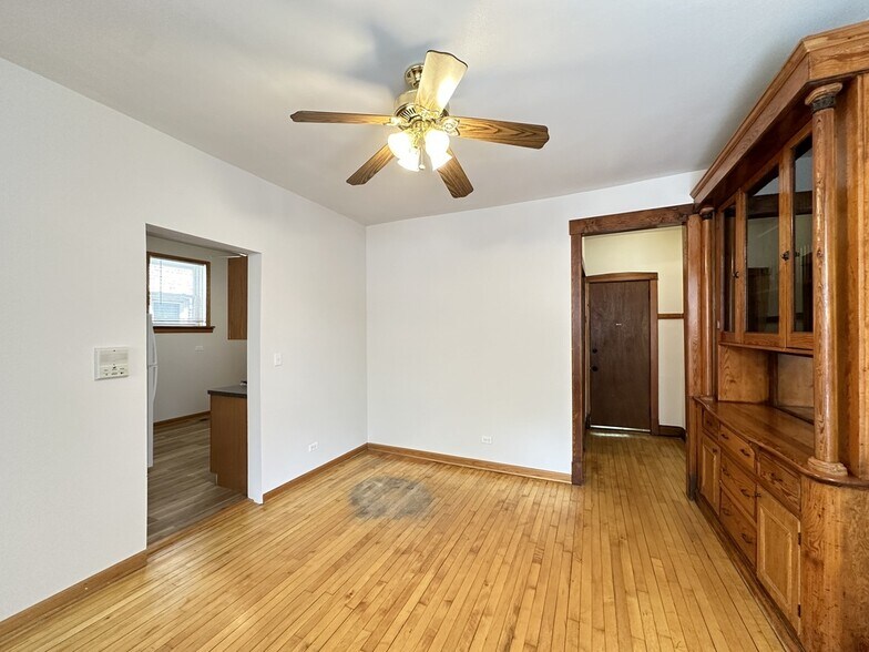 Building Photo - 843 N Maplewood Ave