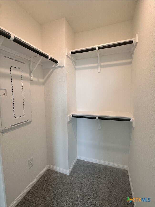 Building Photo - 124 Rollingwood Dr