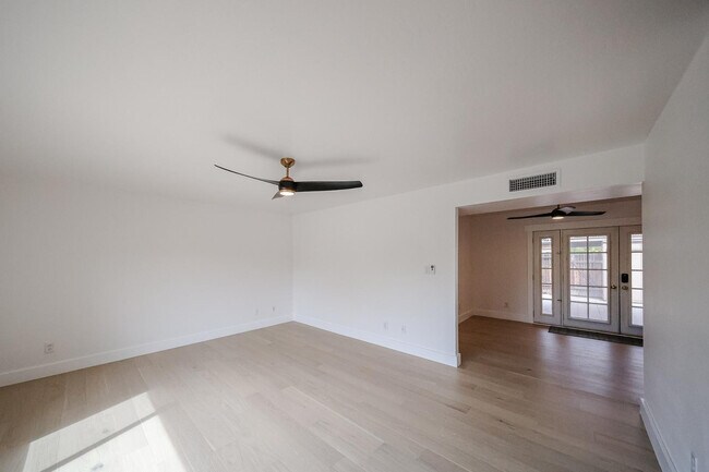 Building Photo - 8372 E Solano Dr