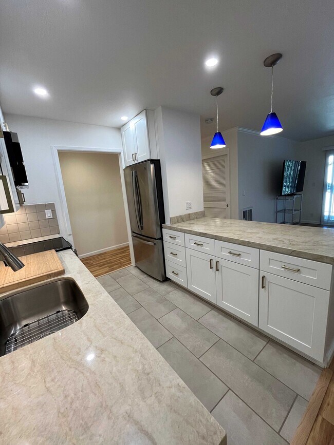 Kitchen - 385 Jayne Ave