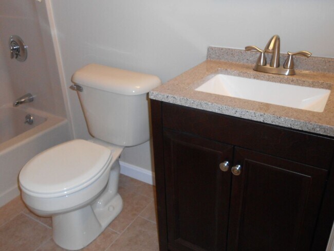 Building Photo - Derry Fieldstone Terrace Condo For Rent!