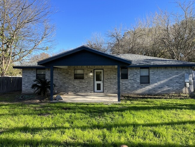 Building Photo - 326 Elm Dr