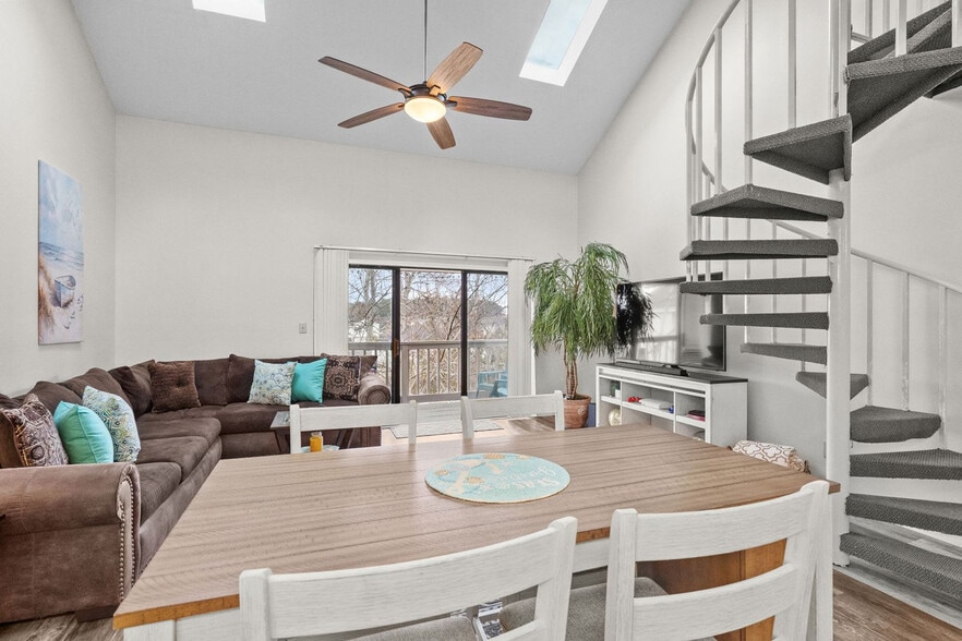 Building Photo - 1920 Bent Grass Dr