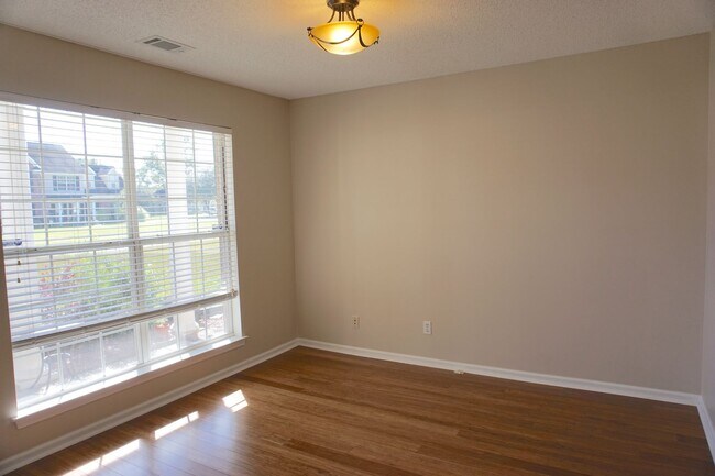 Building Photo - 3 BED | 2.5 BATH | POOLER