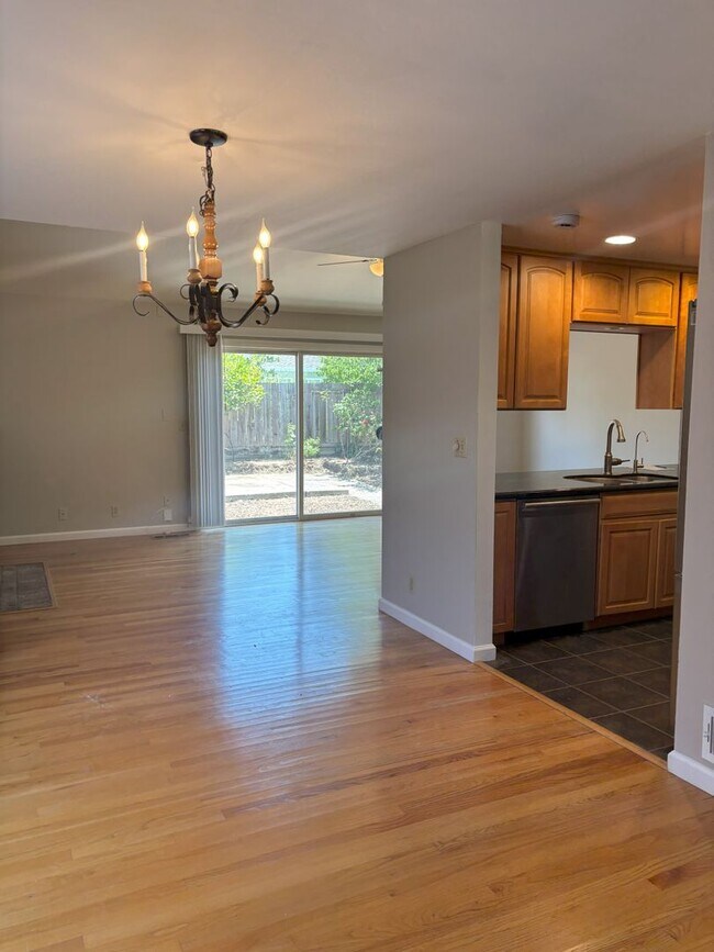 Building Photo - *COMING SOON* Pets welcome! Two story hous...