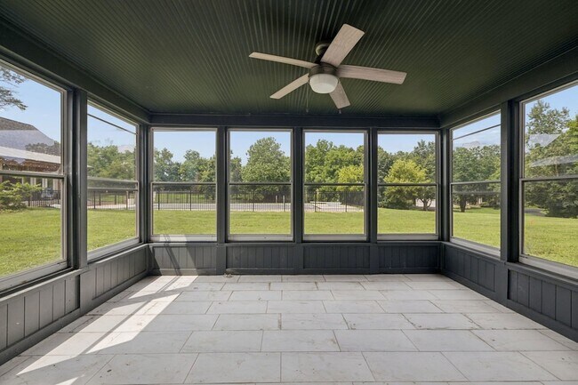 Building Photo - 1N480 Indian Knoll Rd