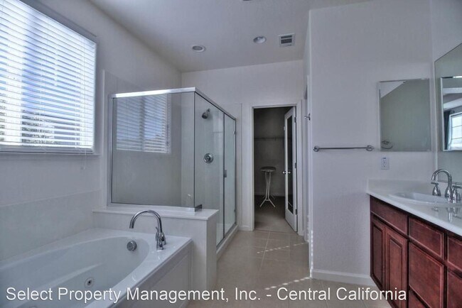 Building Photo - 4 br, 2.5 bath House - 20859 Black Oak Dr