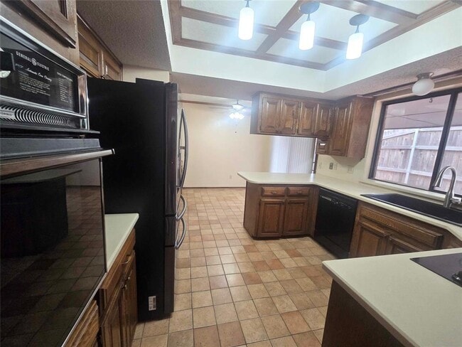 Building Photo - 1212 Kingston Ct