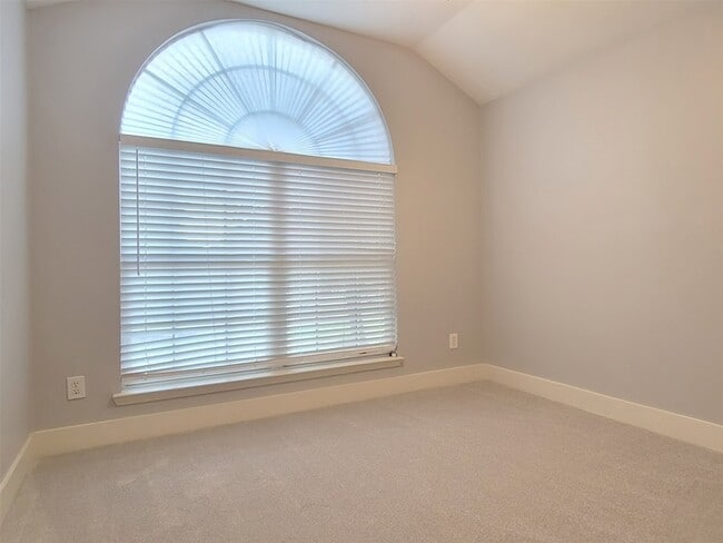 Building Photo - 424 Ambrose Dr