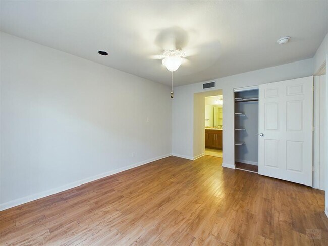 Building Photo - 7685 Northcross Dr