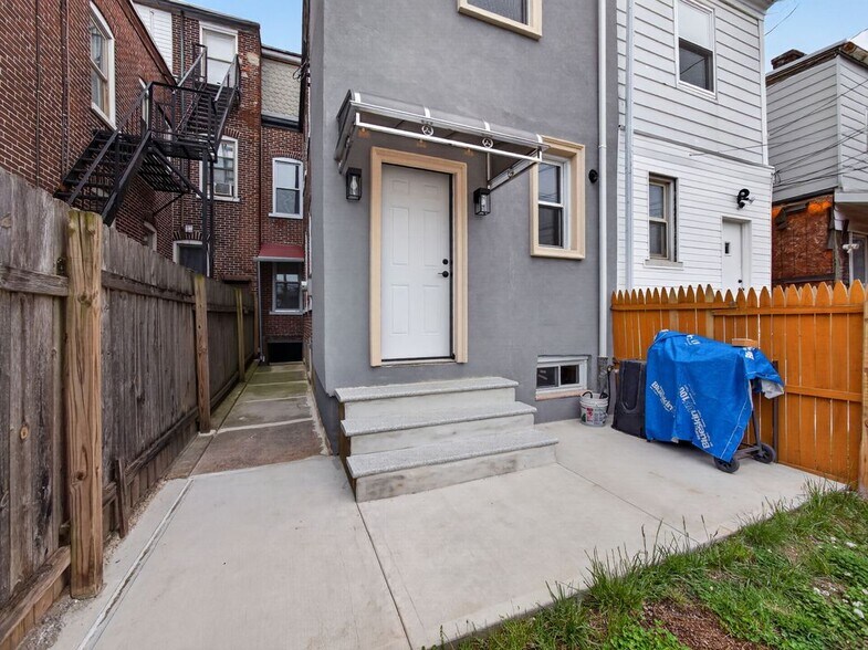 Building Photo - 1341 W Chew St