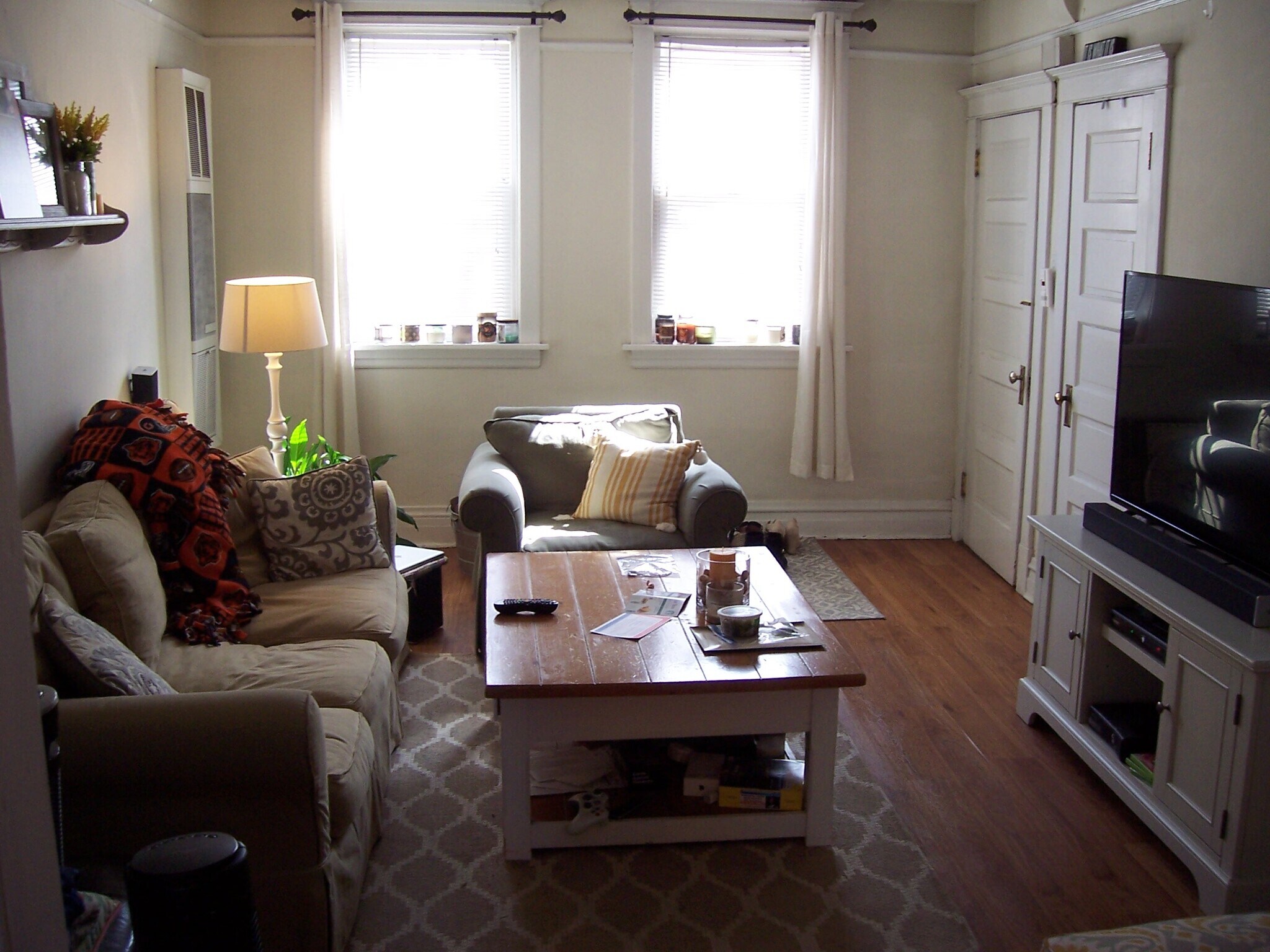 LR previous tenant - 1648 W Barry Ave