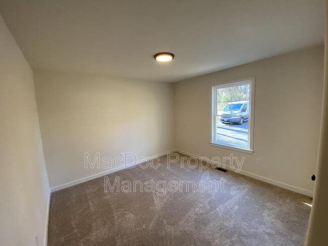 Building Photo - 170 Forest Grove Rd