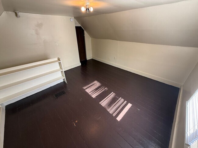 Building Photo - 2661-61B N Fratney St