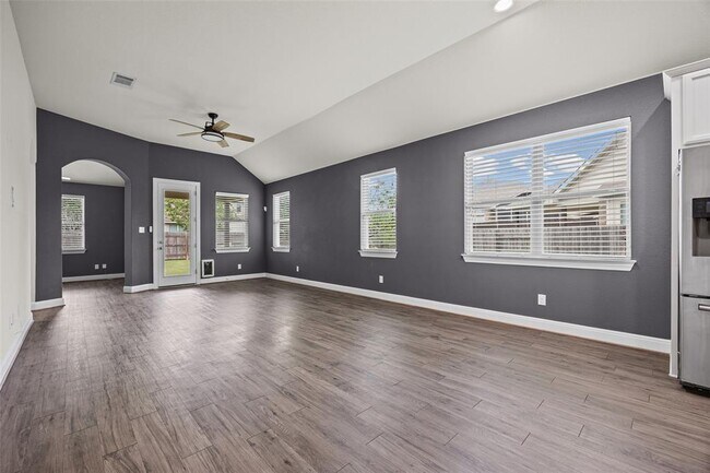 Building Photo - 253 Joseph Dr