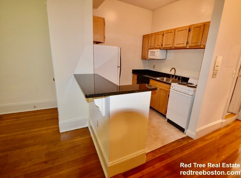 Building Photo - 51 Queensberry St