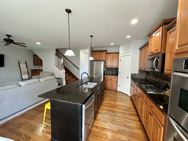 Building Photo - 7731 McKinley Loop NE