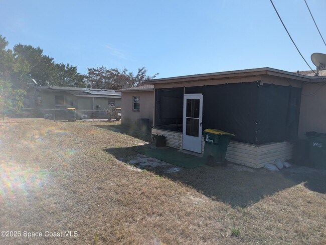 Building Photo - 900 Camphor Way