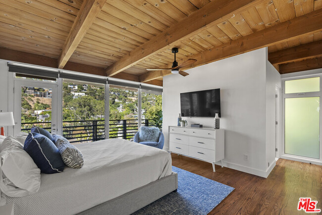 Building Photo - 9119 Thrasher Ave