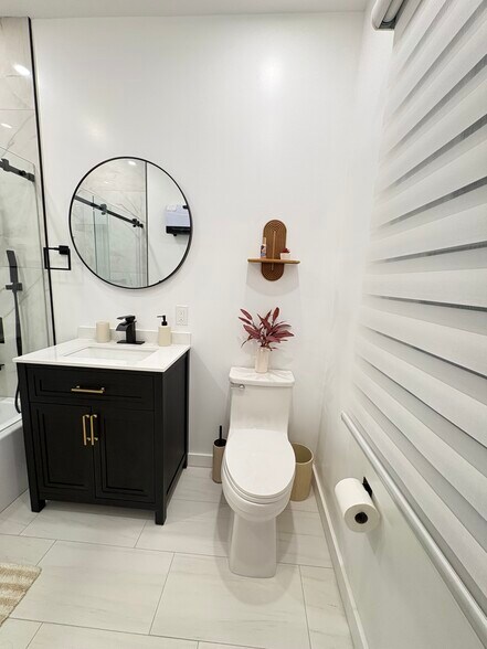 Building Photo - 1136 Wood Ave