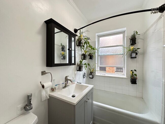 Building Photo - 918 Green Bay