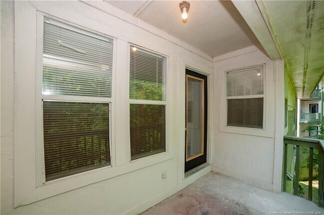Building Photo - 974 Stewarts Creek Dr