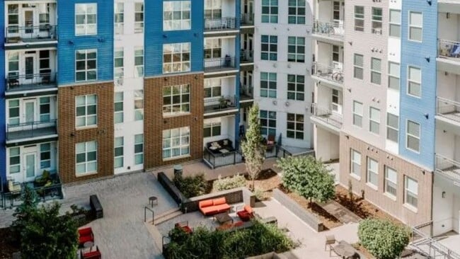 Building Photo - 1801 Chestnut Pl