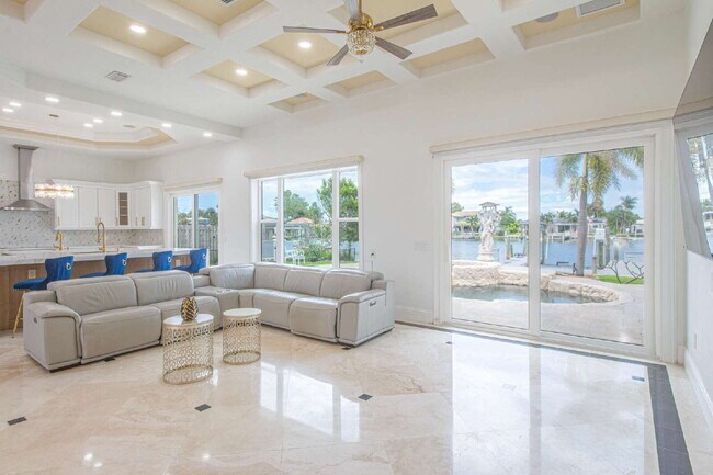 Building Photo - 4/3 Stunning Waterfront home in the heart of Clearwater Beach!
