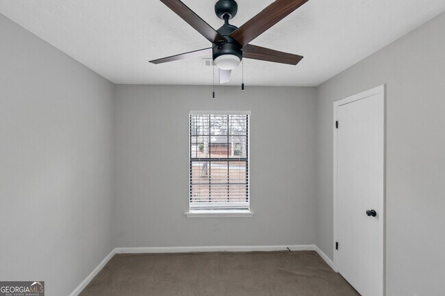 Building Photo - 321 Summerwood Ln