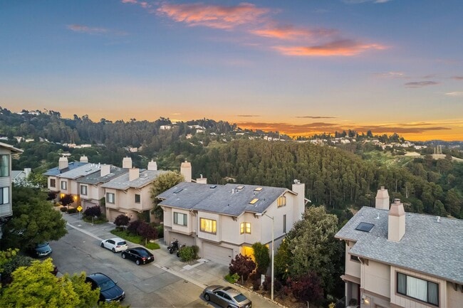 Building Photo - Spacious 4-Story Townhouse with Panoramic ...