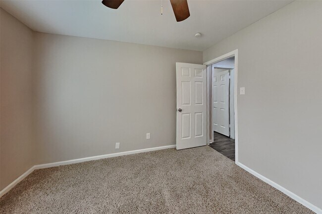 Building Photo - 1315 Forest Hollow Dr