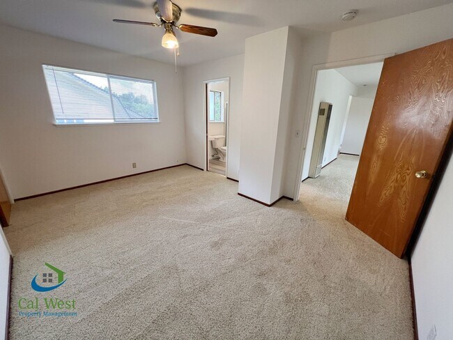 Building Photo - $2,095 - One Bedroom One Bath Apartment - ...