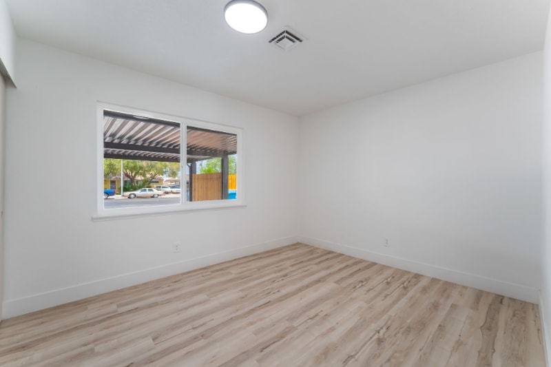 Building Photo - 1808 E St Louis Ave