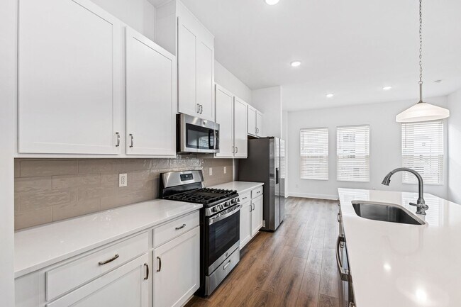 Building Photo - Stunning 4-Bedroom Home for Rent in Prime Cary Location!
