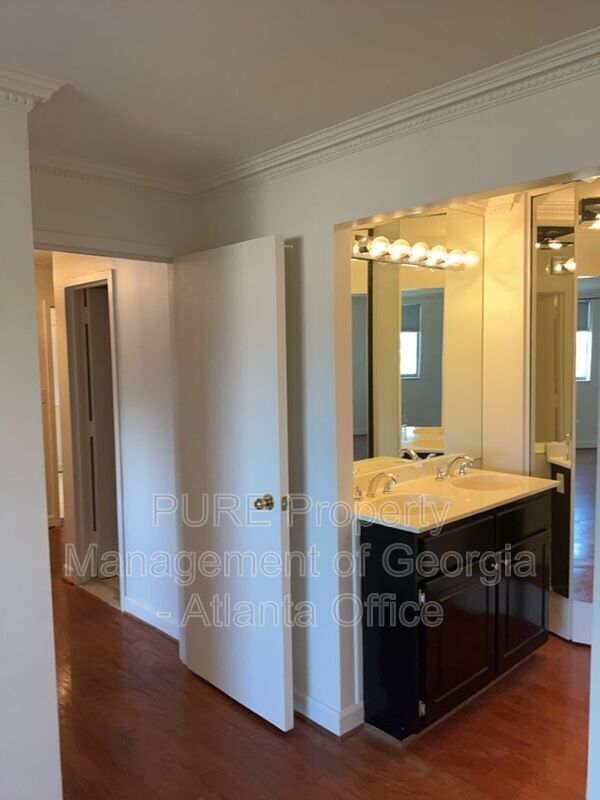 Building Photo - 215 Piedmont Ave NE