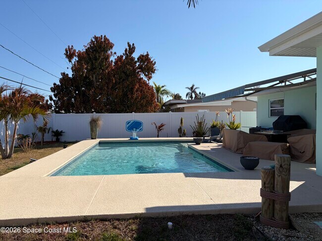 Building Photo - 209 SE 3rd St