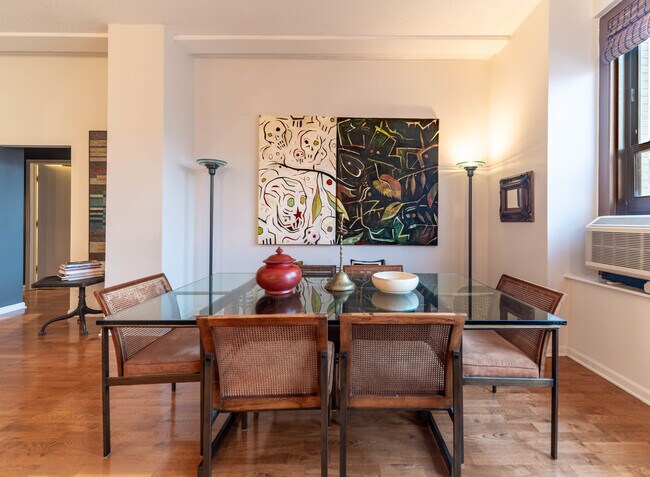 Building Photo - 600 S Dearborn St