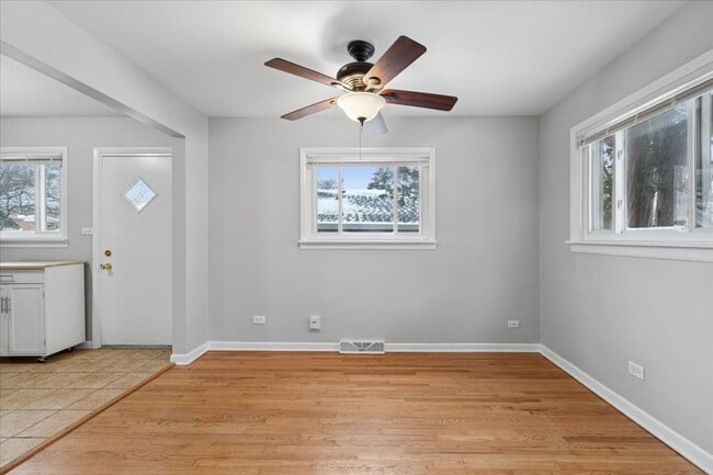 Building Photo - 1614 Main St