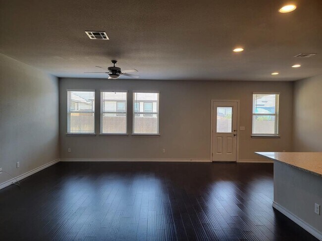 Building Photo - 208 Magna Ln
