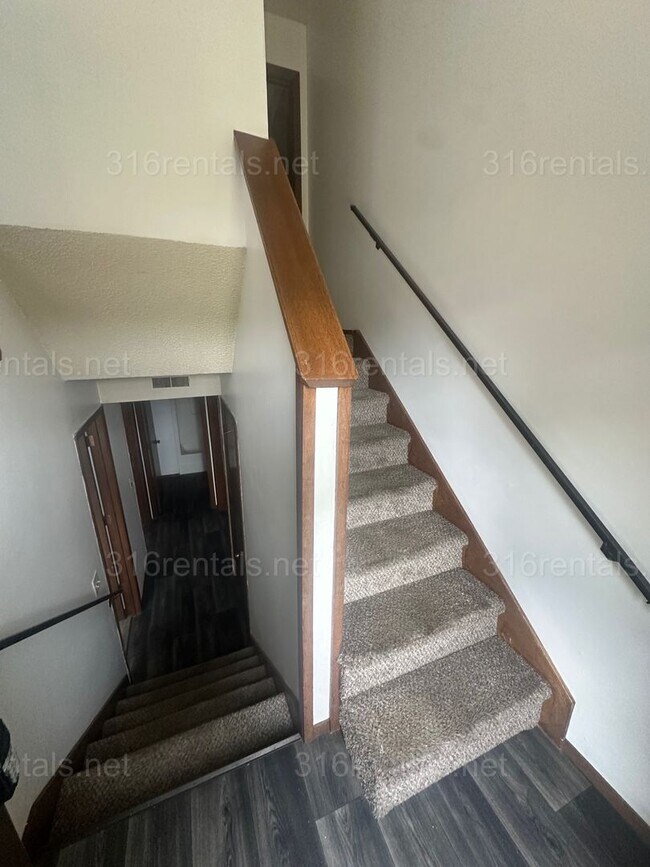 Building Photo - 333 E Marion Ct