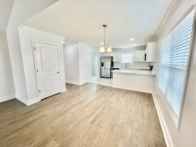 Building Photo - 165 Pommel St