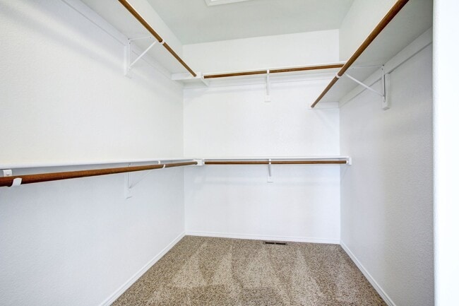 Building Photo - Metzler Ranch single family 4b/3b huge gar...