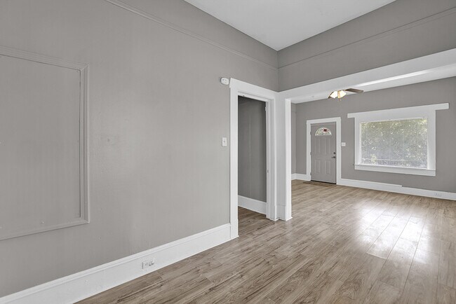 Building Photo - 2221 Gurnee Ave