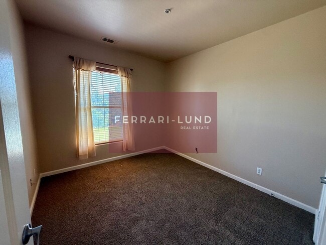 Building Photo - Beautiful townhome in Fallen Leaf , only 35 minutes from Incline Village-  Kay DeAlba Property!!!