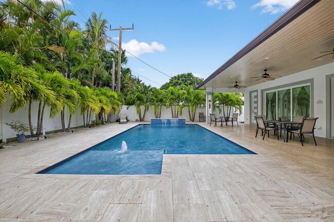 Building Photo - 711 NE 6th St