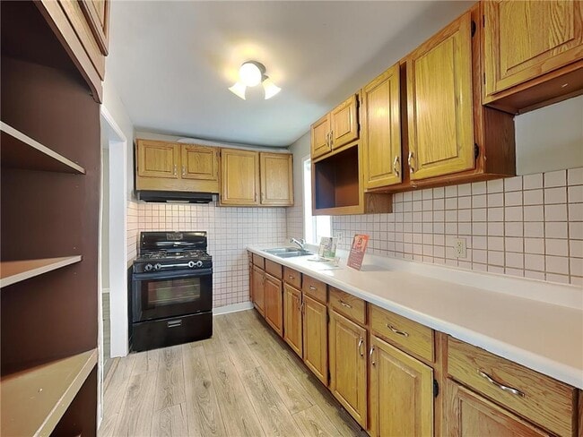 Building Photo - 1115 19th Ave NE