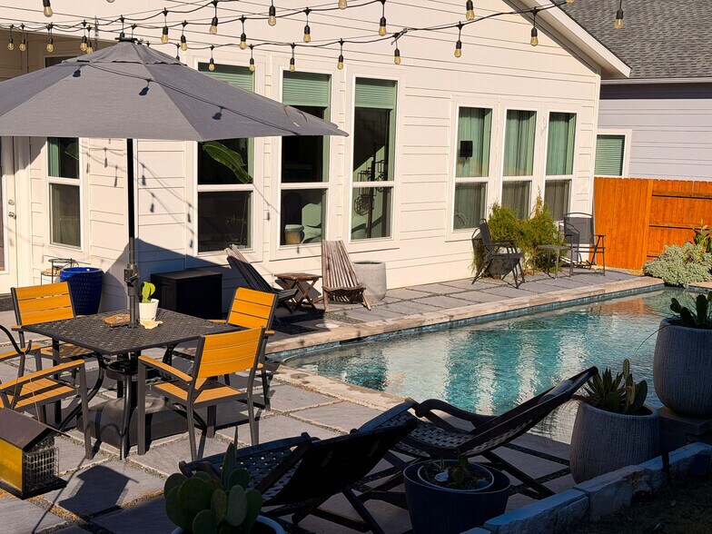 Building Photo - 11001 Charger Way