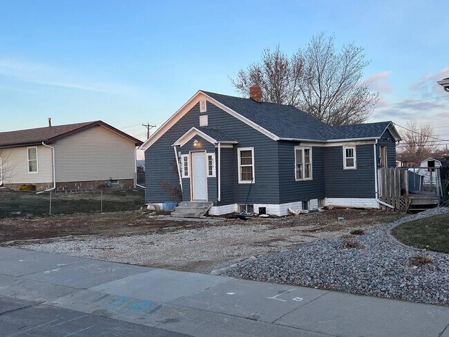 Building Photo - 639 S Main Ave
