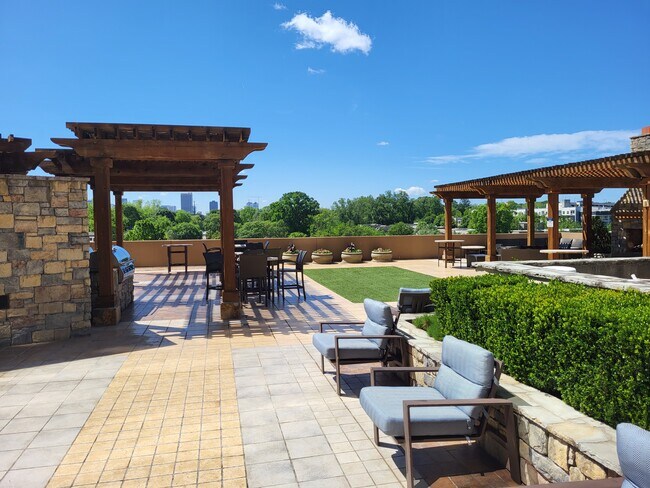 Building Photo - 270 17th St NW